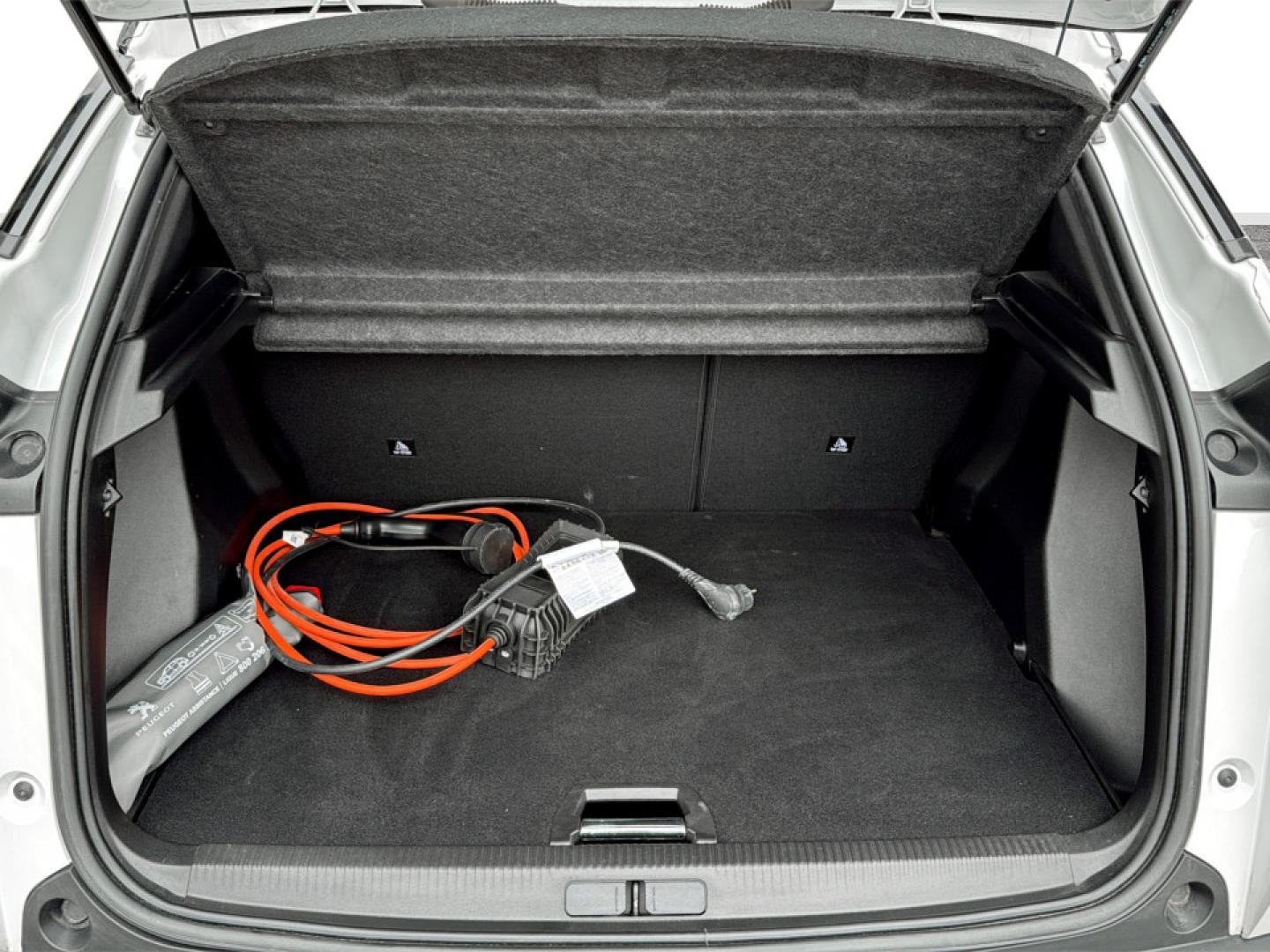 Peugeot e-2008 50kWh 136CV GT e-EAT8