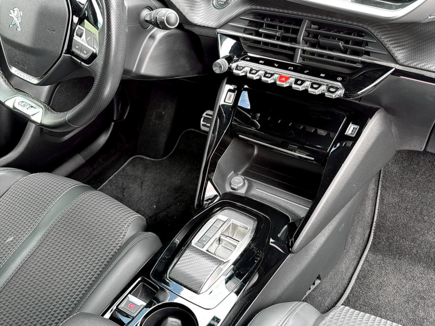 Peugeot e-2008 50kWh 136CV GT e-EAT8