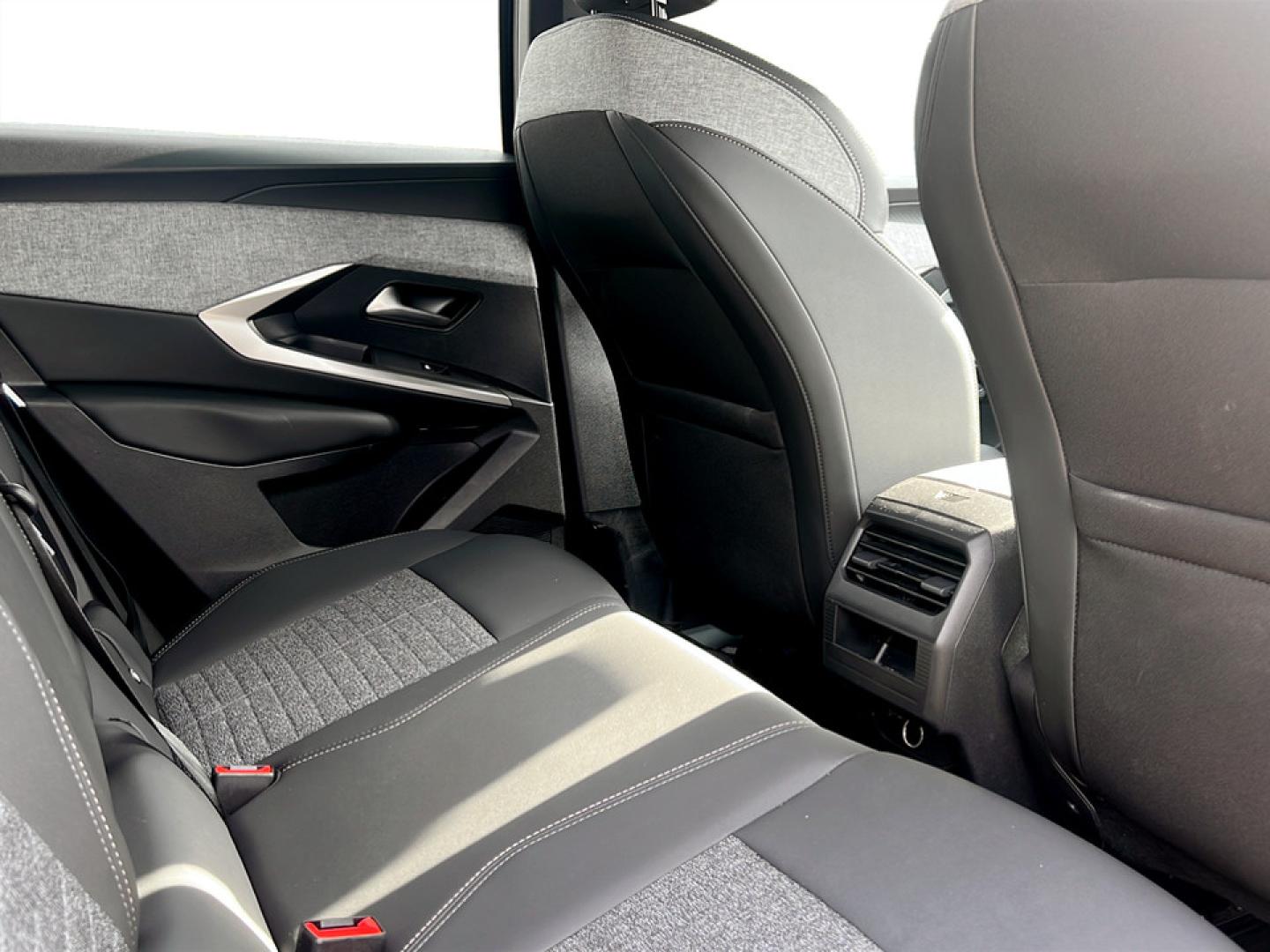 Peugeot 3008 Allure Hybrid 136cv e-DCS6
