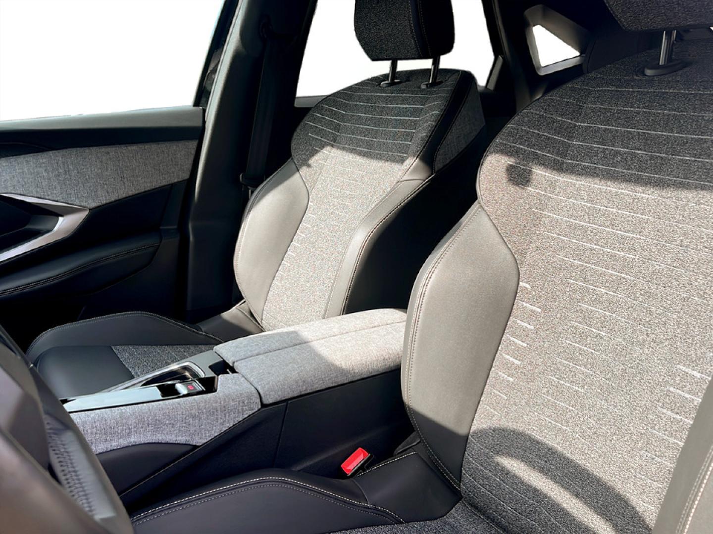 Peugeot 3008 Allure Pack Hybrid 136 cv e-DCS6