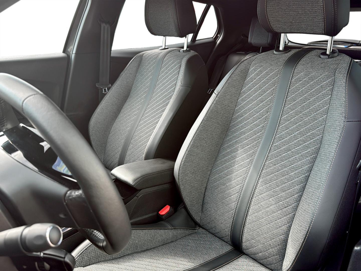 Peugeot e-2008 Allure 136cv (100 kW) - Bateria 50 kWh