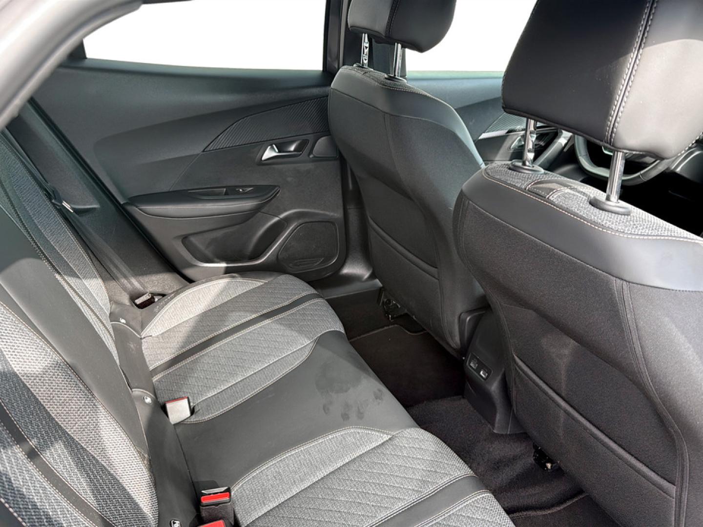 Peugeot e-2008 Allure 136cv (100 kW) - Bateria 50 kWh