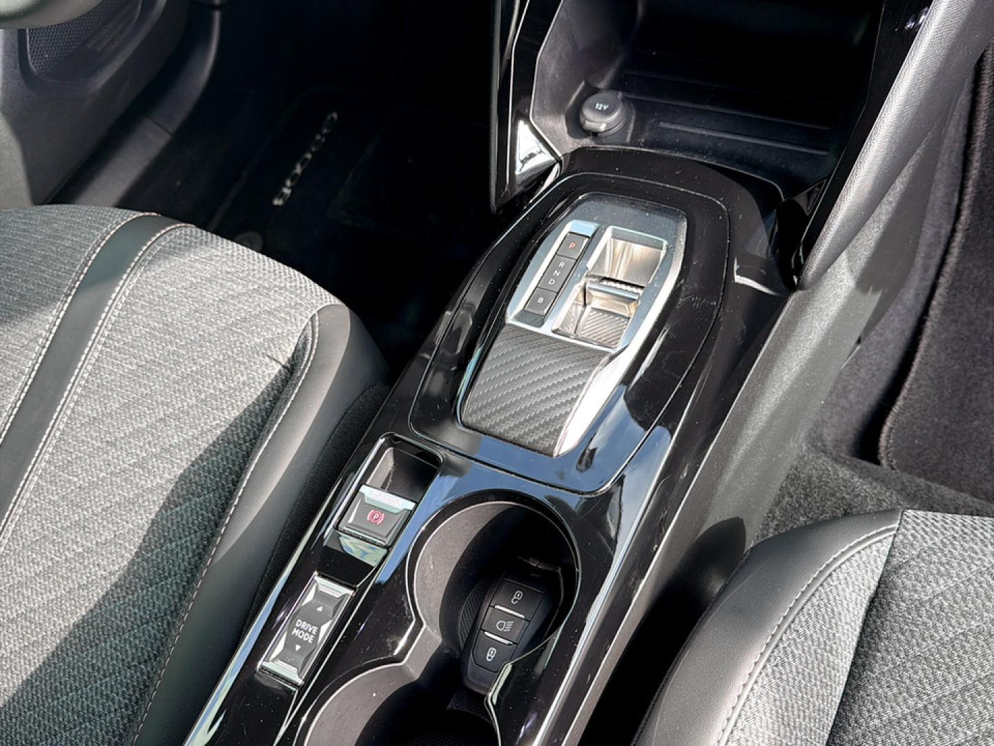 Peugeot e-2008 Allure 136cv (100 kW) - Bateria 50 kWh