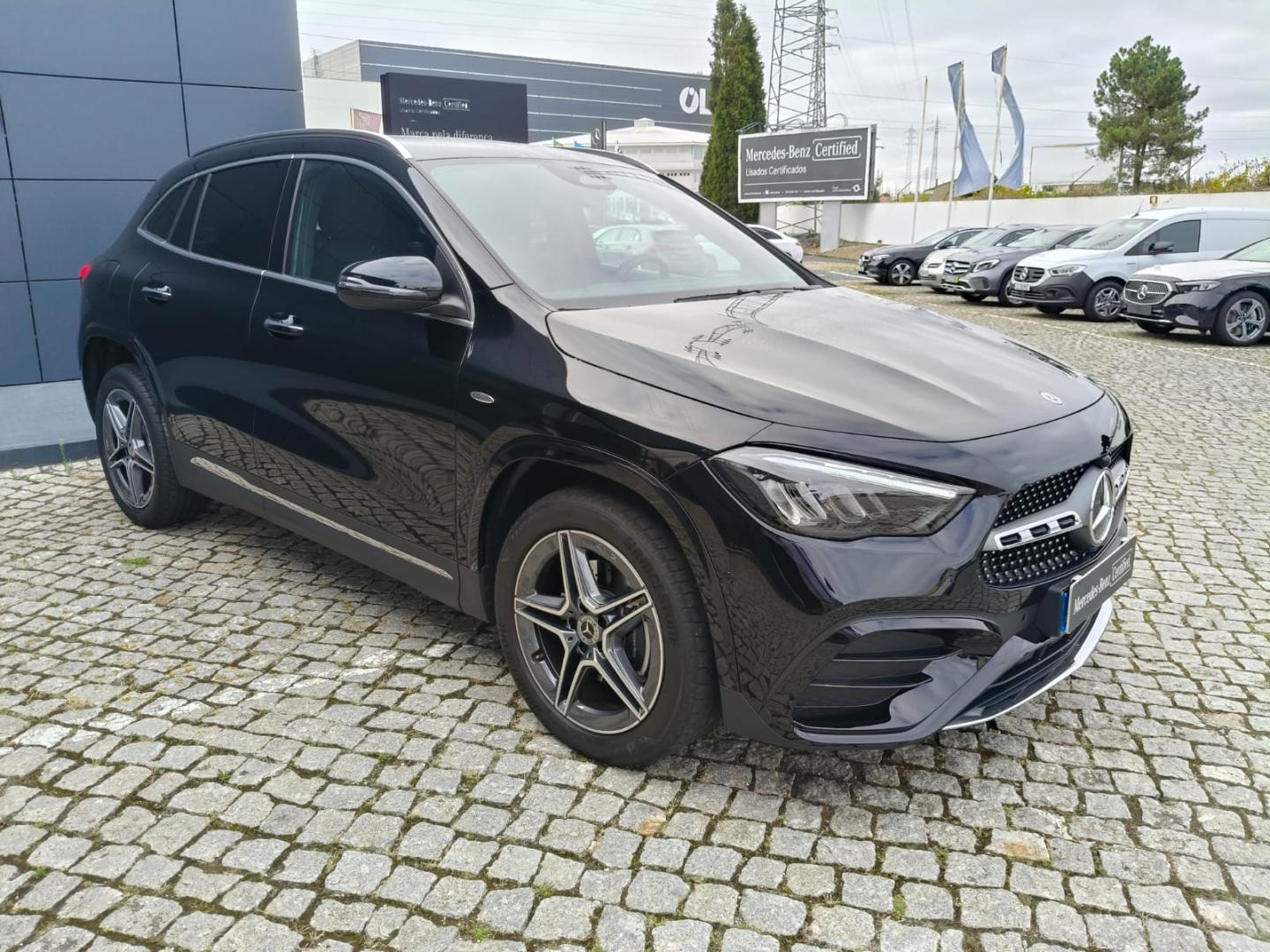 Mercedes-Benz GLA 250 e com tecnologia híbrida EQ