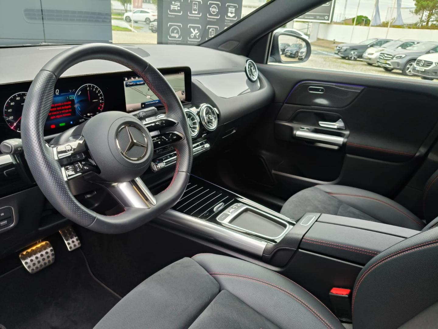 Mercedes-Benz GLA 250 e com tecnologia híbrida EQ