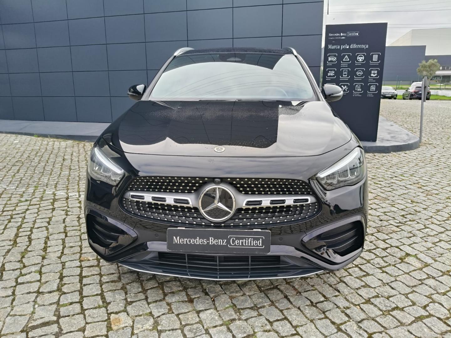 Mercedes-Benz GLA 250 e com tecnologia híbrida EQ