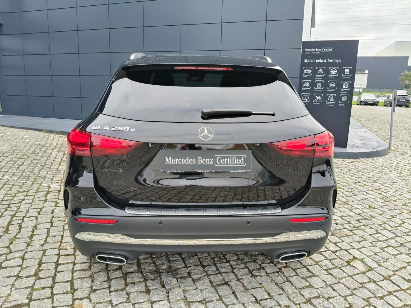 Mercedes-Benz GLA 250 e com tecnologia híbrida EQ