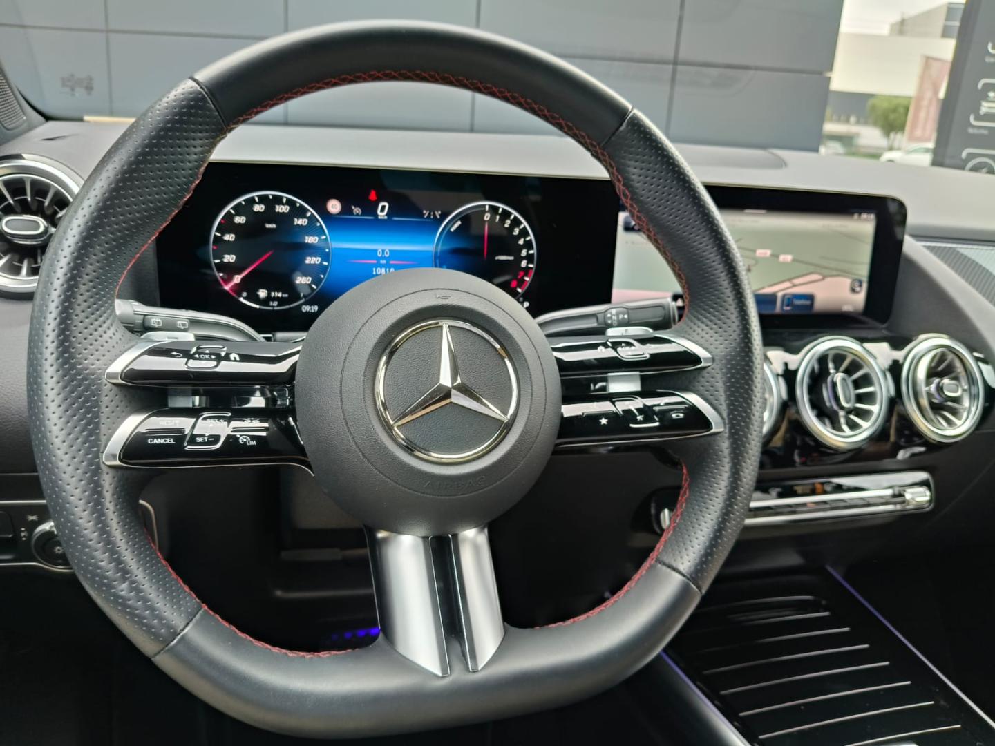 Mercedes-Benz GLA 250 e com tecnologia híbrida EQ