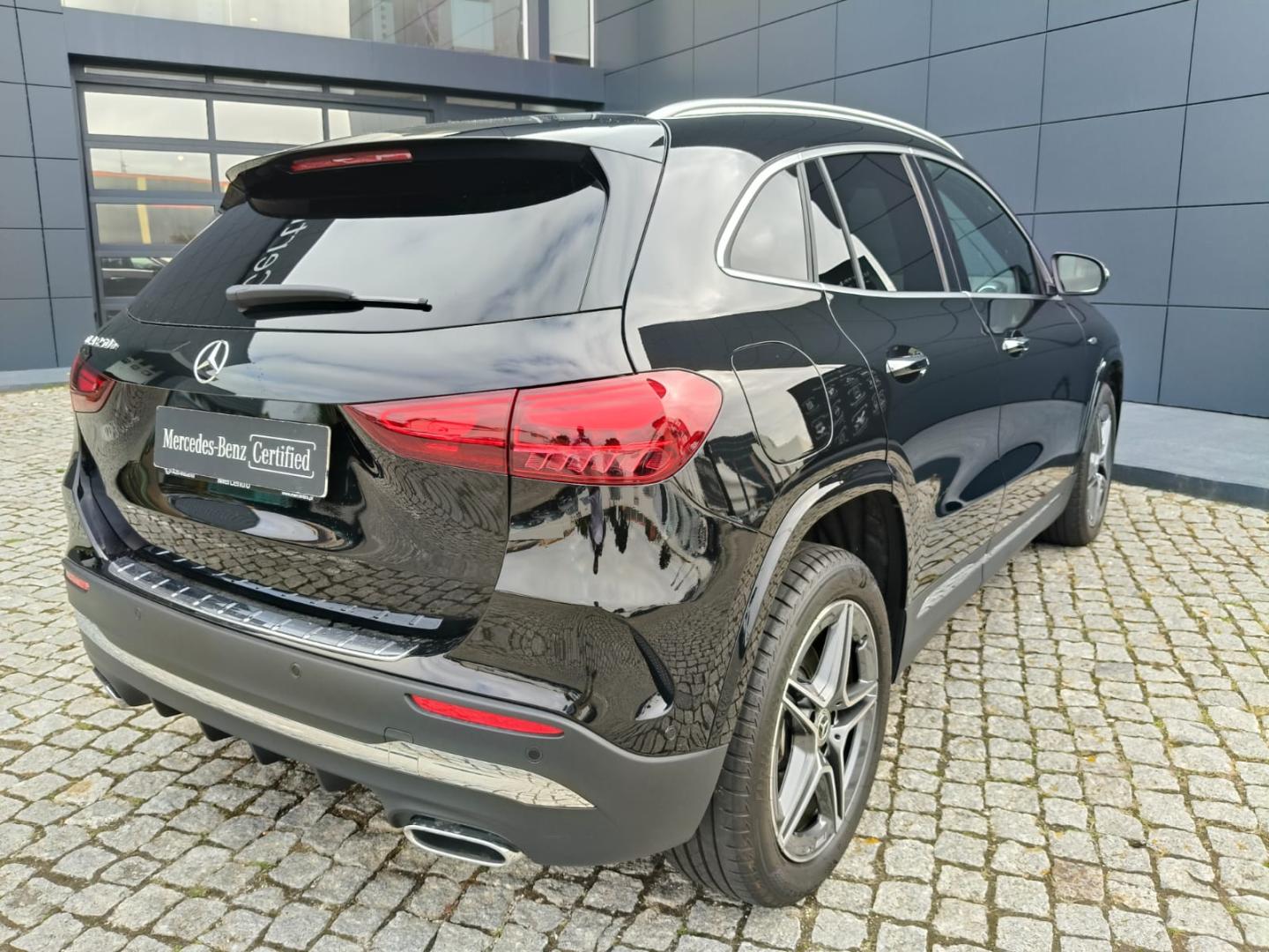 Mercedes-Benz GLA 250 e com tecnologia híbrida EQ