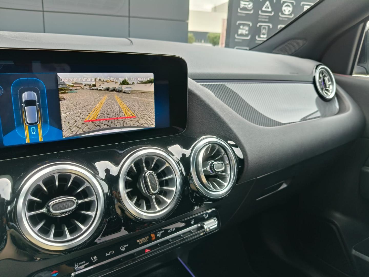 Mercedes-Benz GLA 250 e com tecnologia híbrida EQ