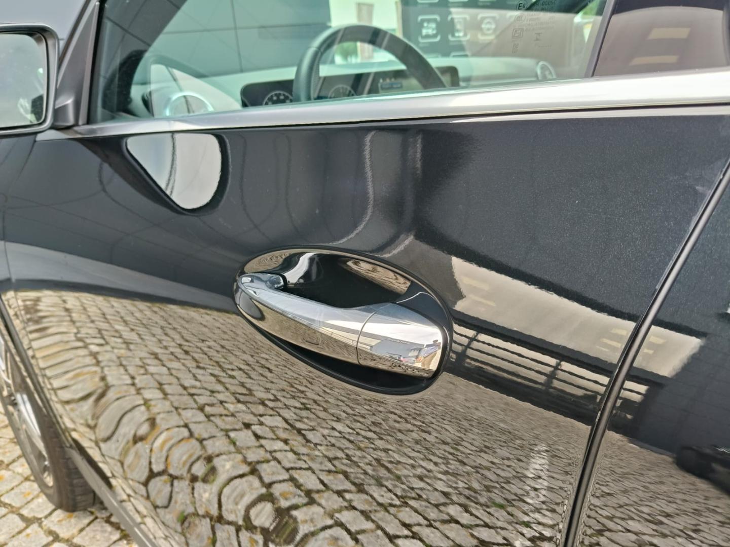 Mercedes-Benz GLA 250 e com tecnologia híbrida EQ