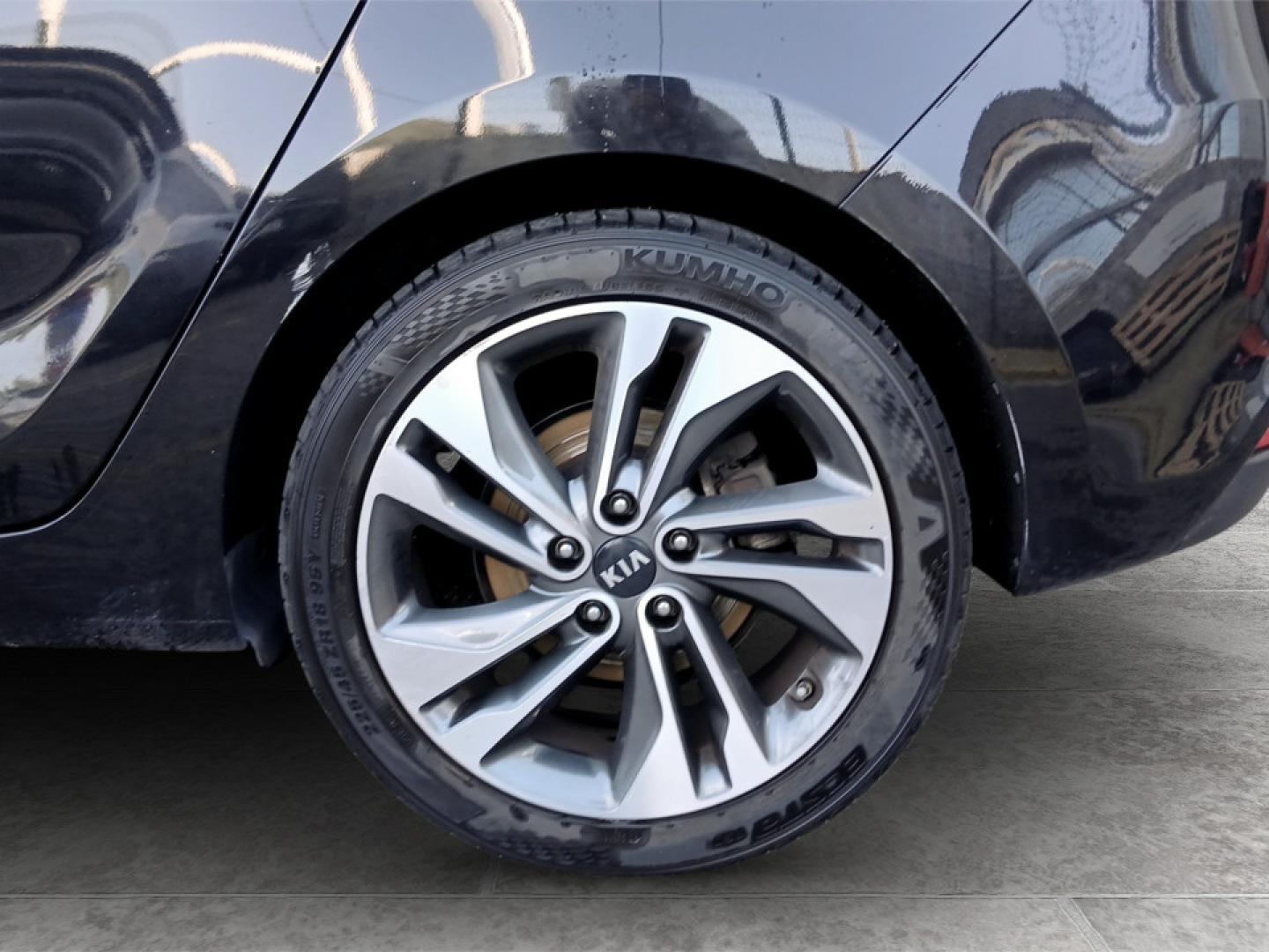 Kia Carens 1.7 CRDi ISG EX