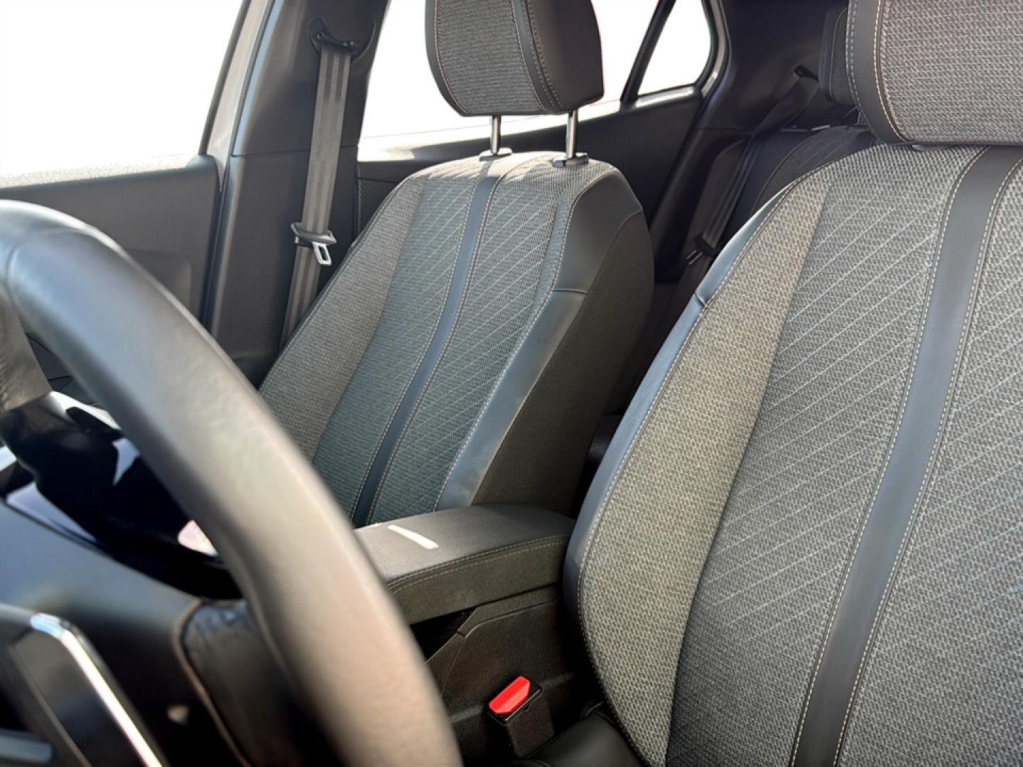 Peugeot 2008 1.2 Hybrid 145 Allure e-DCS6