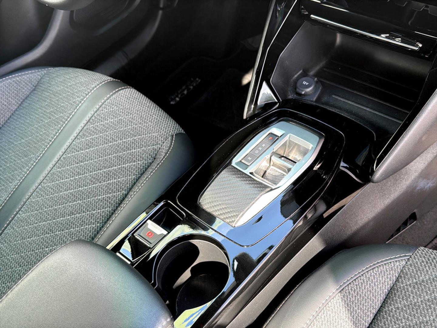 Peugeot 2008 1.2 Hybrid 145 Allure e-DCS6