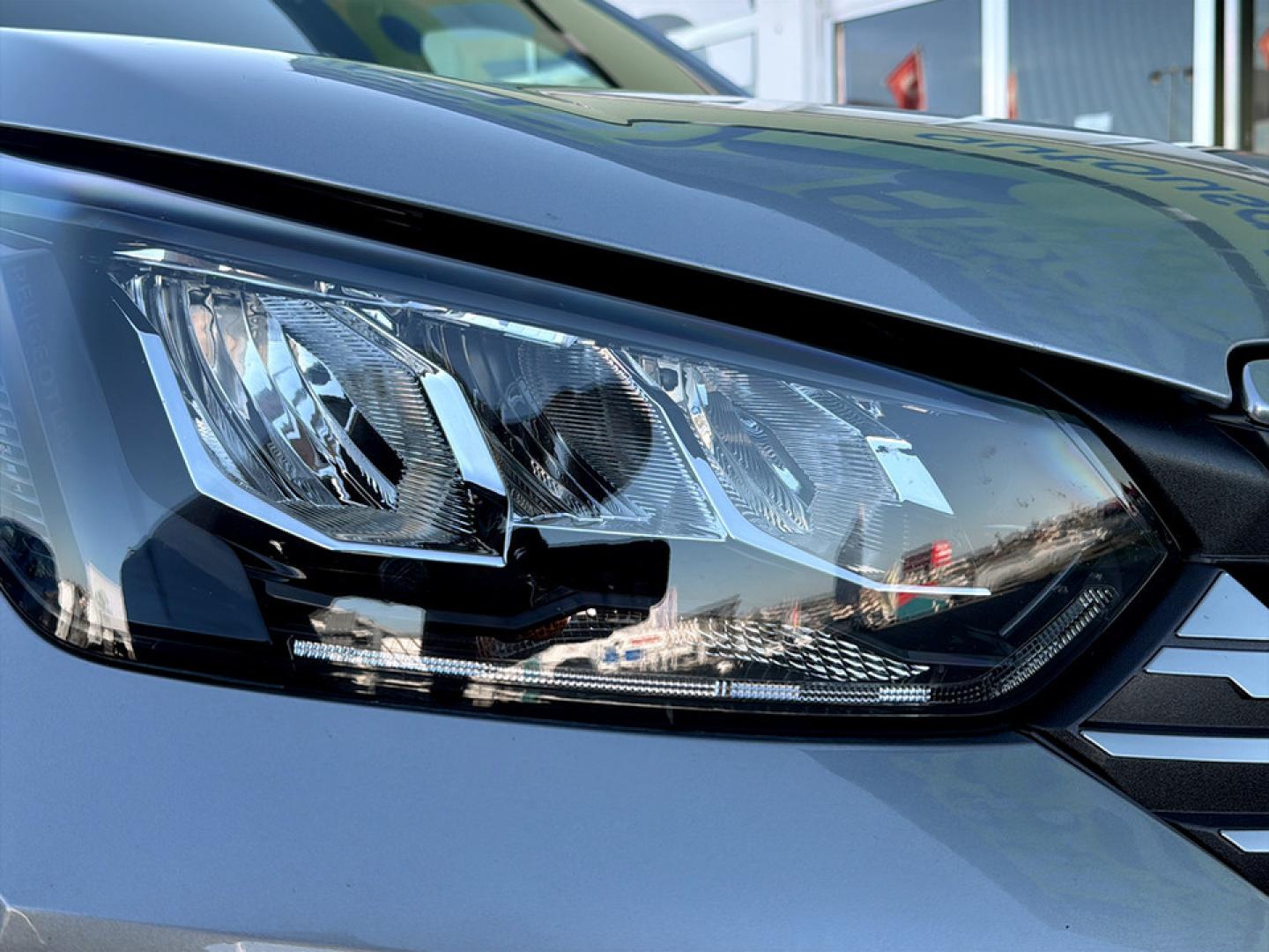 Peugeot 2008 1.2 Hybrid 145 Allure e-DCS6
