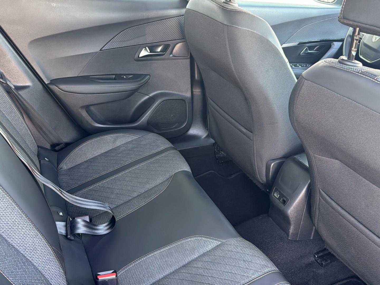 Peugeot 2008 1.2 Hybrid 145 Allure e-DCS6