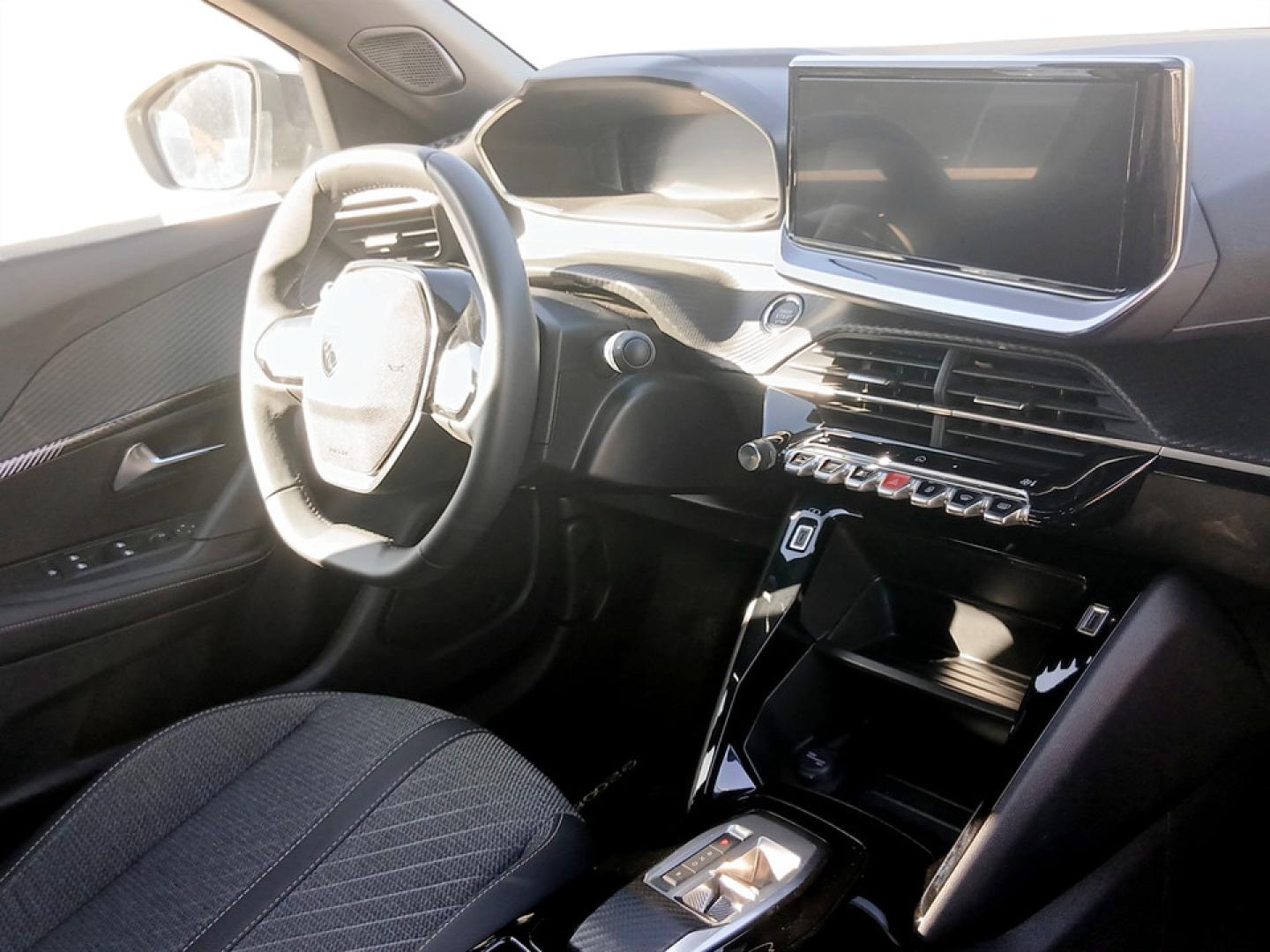 Peugeot e-2008 156 54kWh Allure 5p e-EAT8