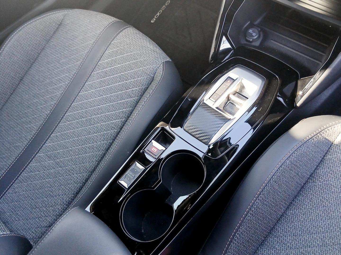 Peugeot e-2008 156 54kWh Allure 5p e-EAT8