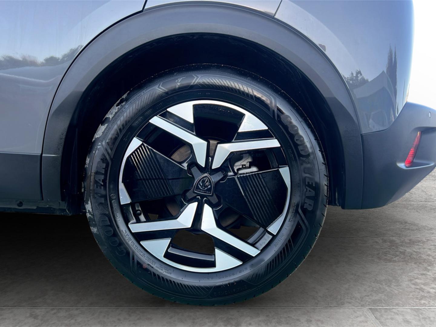 Peugeot e-2008 156 cv - Bateria 54 kWh Allure