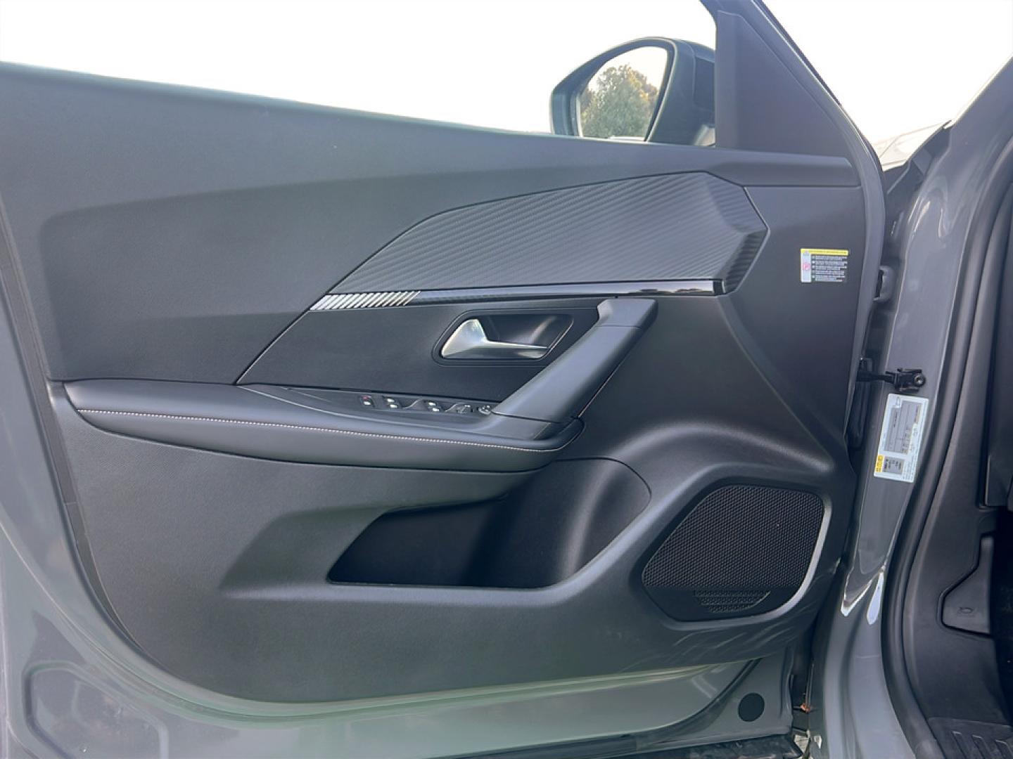 Peugeot e-2008 156 cv - Bateria 54 kWh Allure