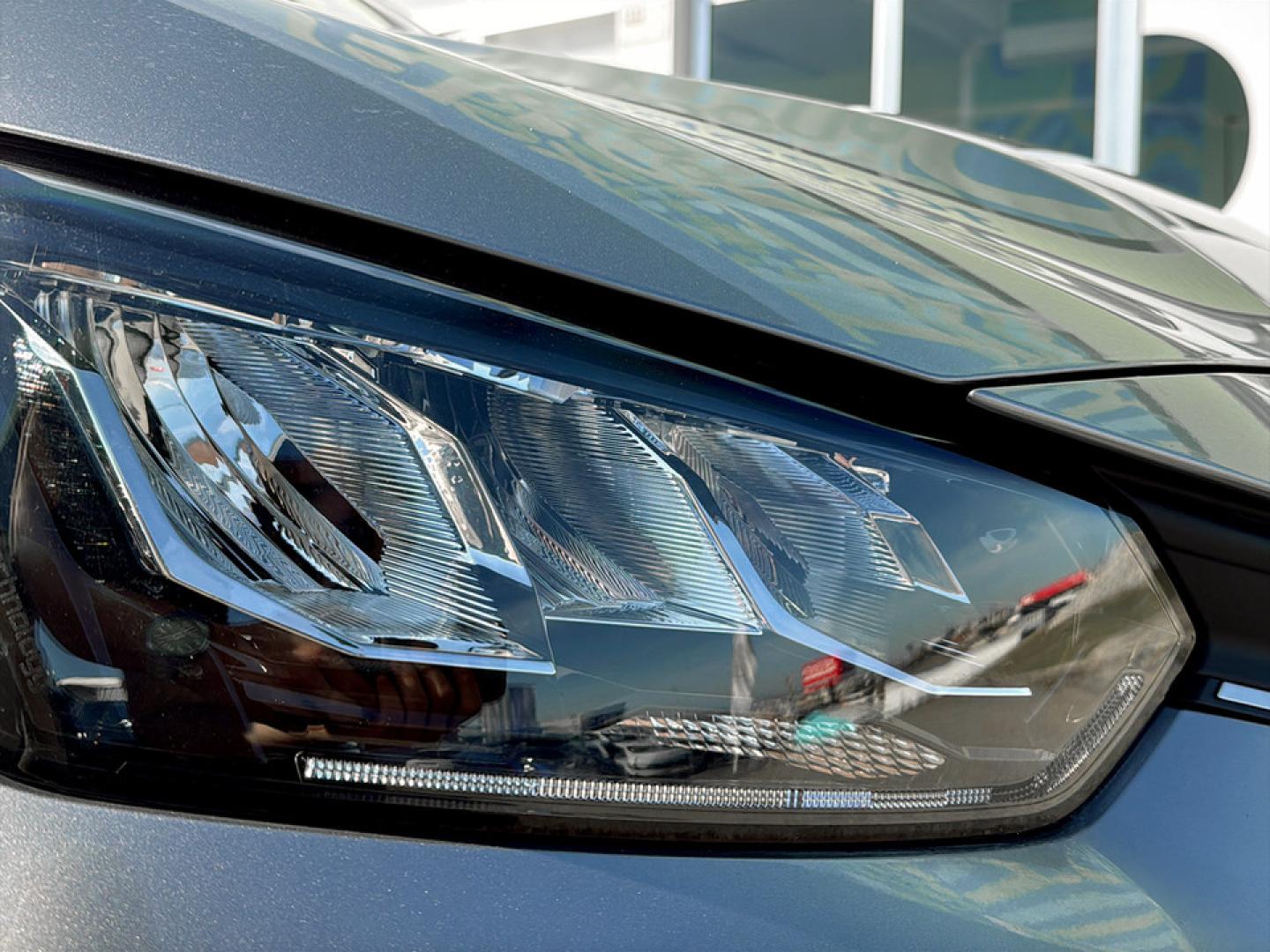 Peugeot e-208 Allure Elétrico 136 cv (100 kW) - Bateria 50 kW