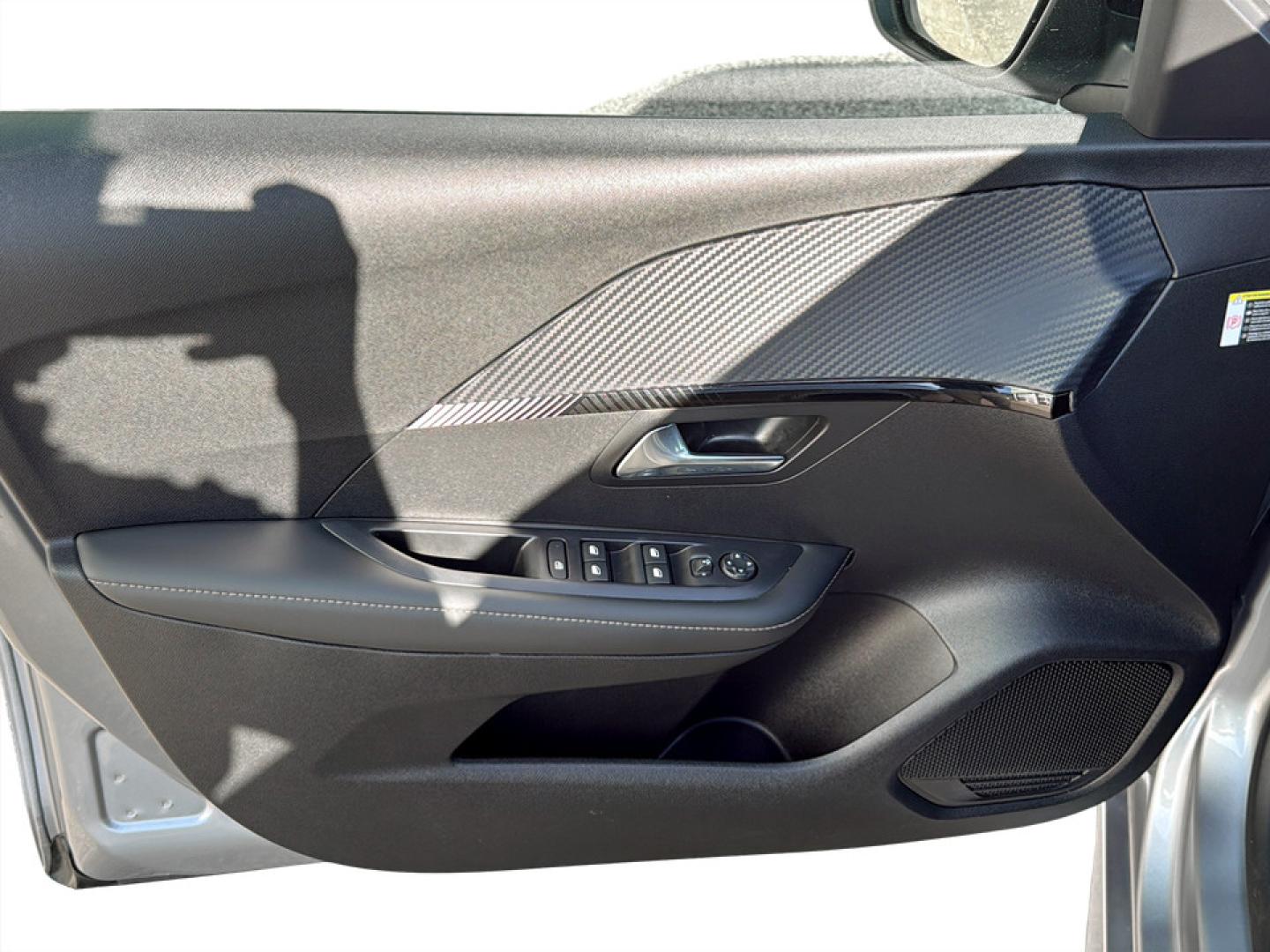 Peugeot e-208 Allure Elétrico 136 cv (100 kW) - Bateria 50 kW