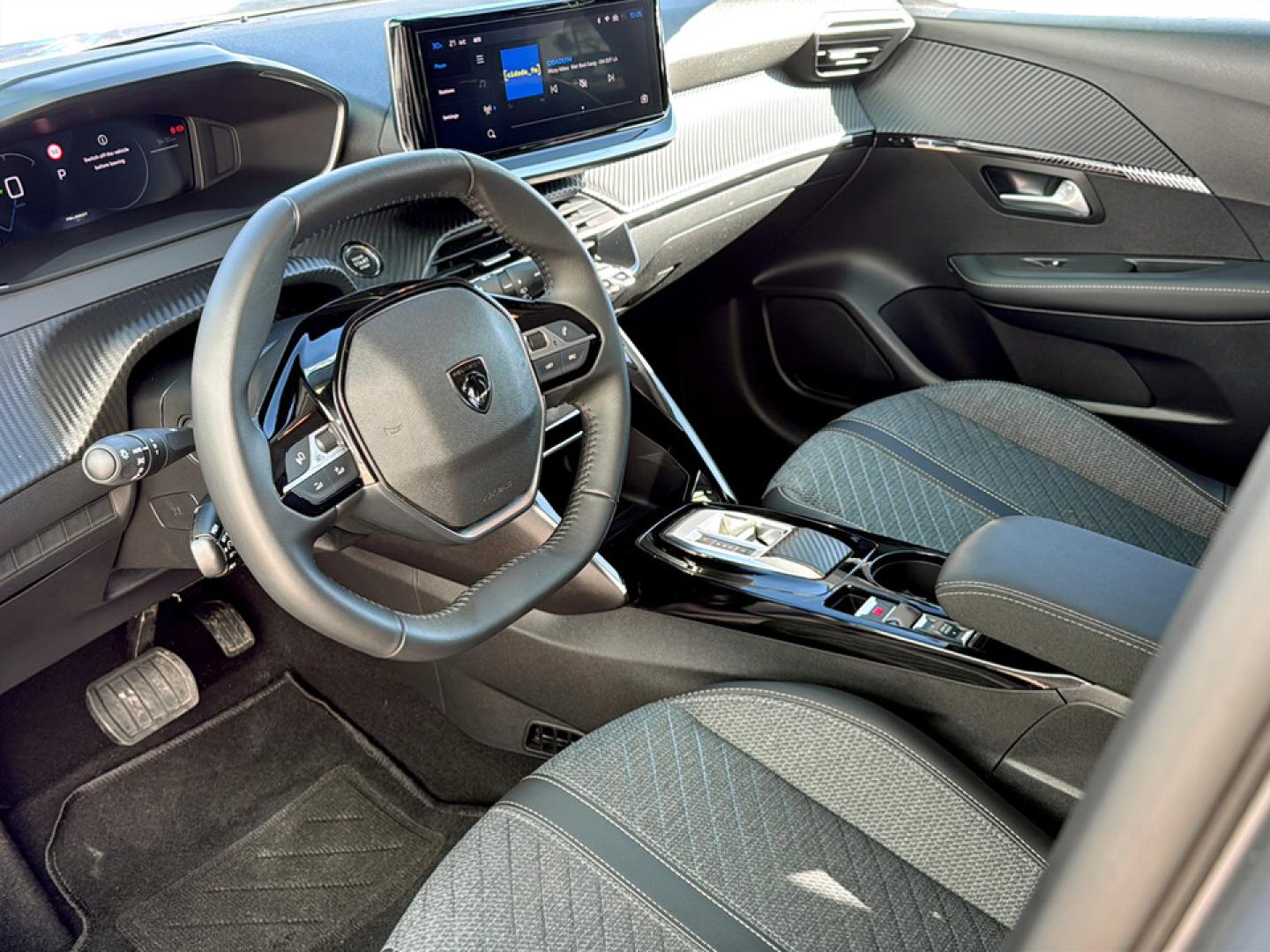 Peugeot e-208 Allure Elétrico 136 cv (100 kW) - Bateria 50 kW