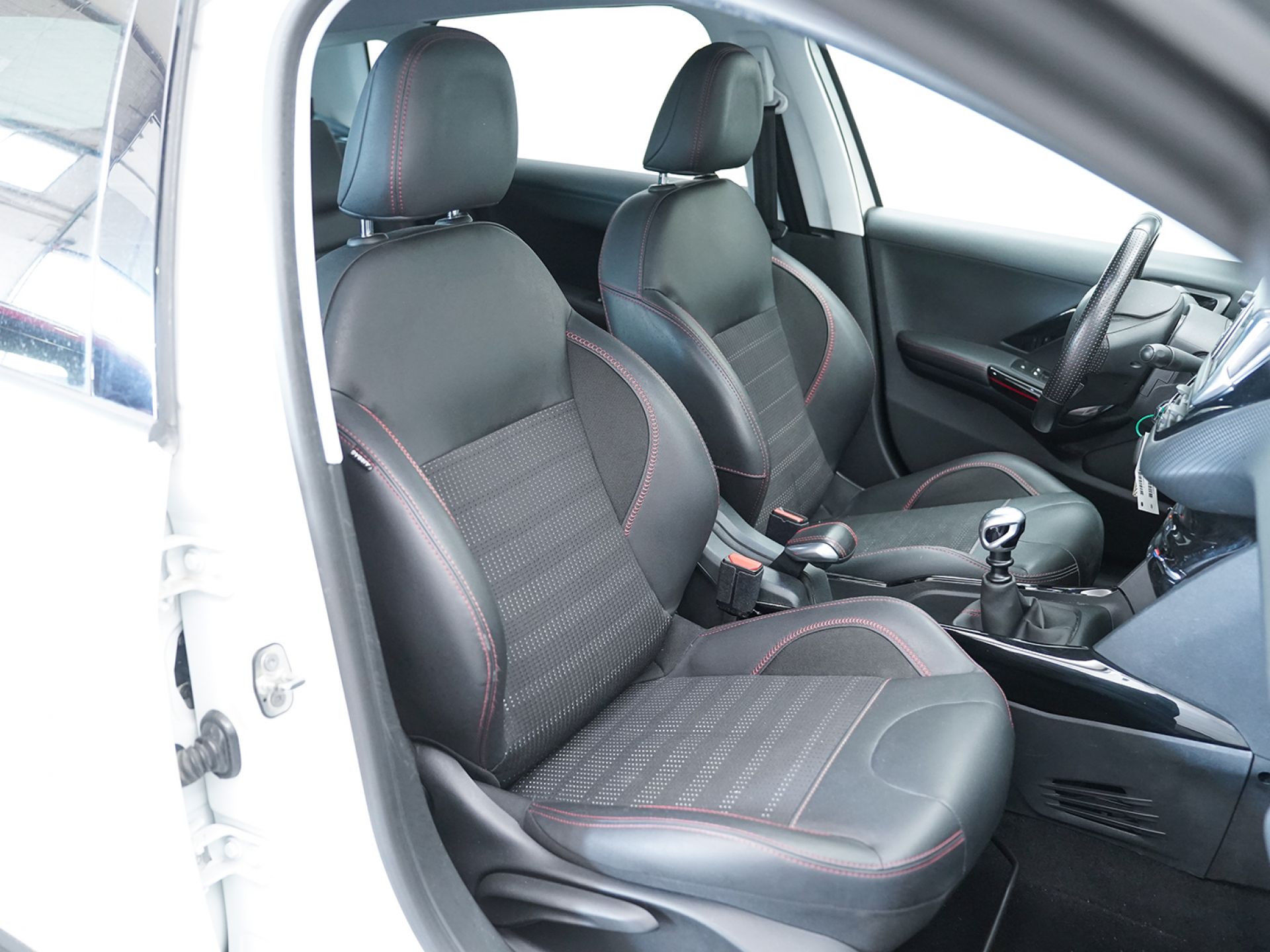 Peugeot 2008 Allure 1.2 PureTech 96KW (130CV)