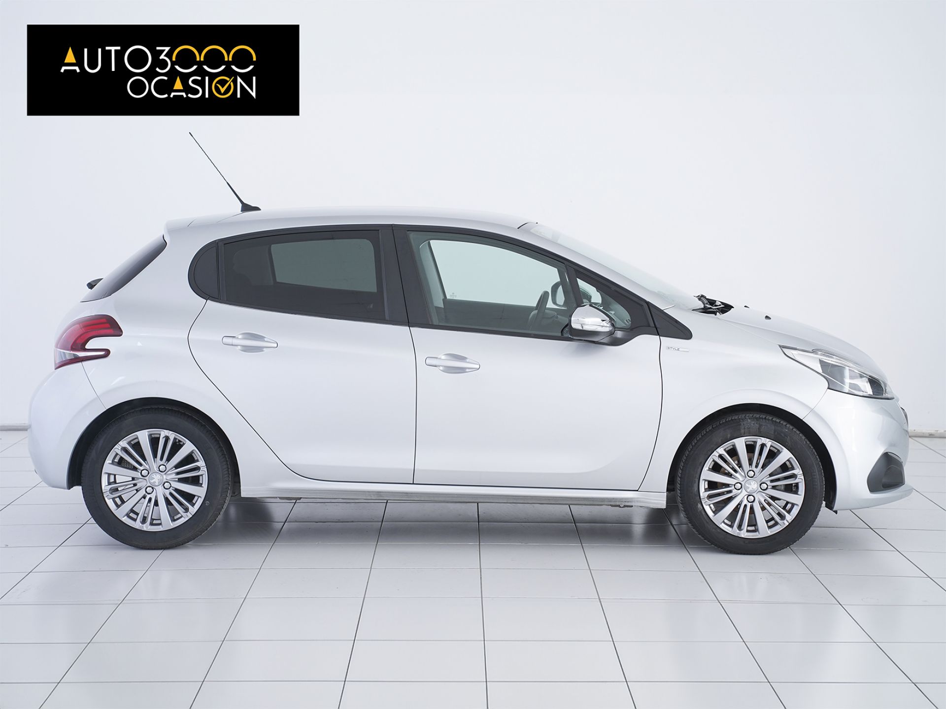 Peugeot 208 5P STYLE 1.2L PureTech 60KW (82CV)