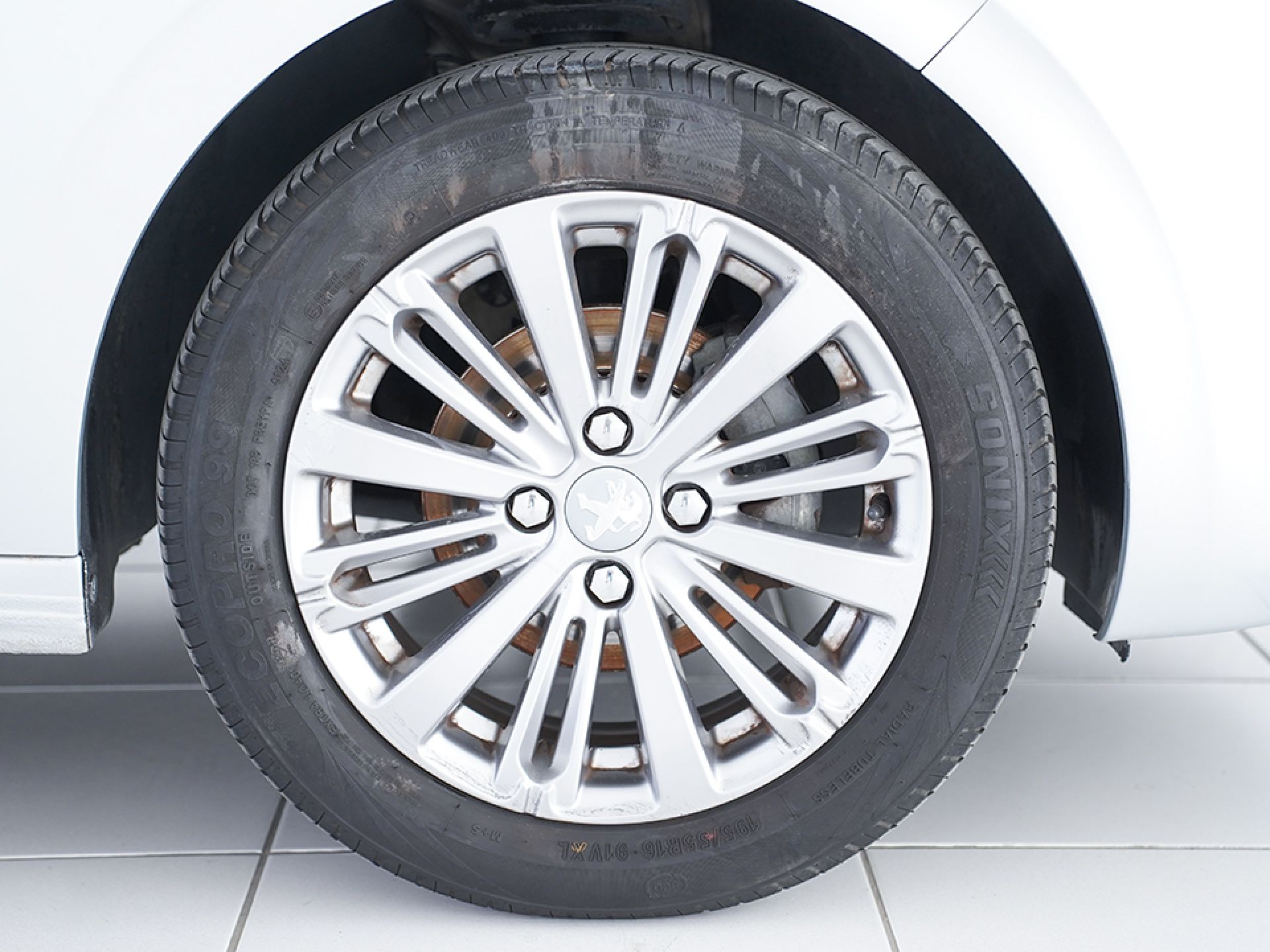 Peugeot 208 5P STYLE 1.2L PureTech 60KW (82CV)