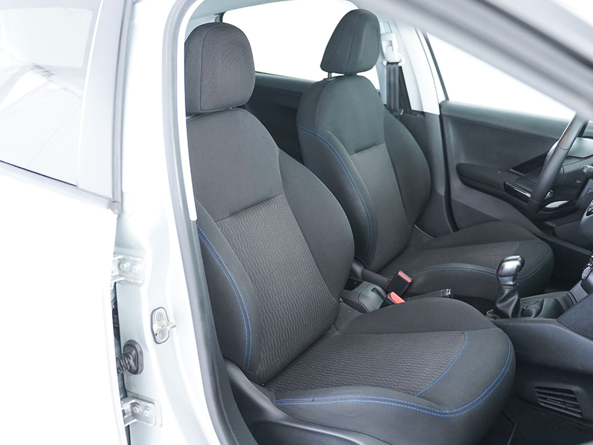 Peugeot 208 5P STYLE 1.2L PureTech 60KW (82CV)