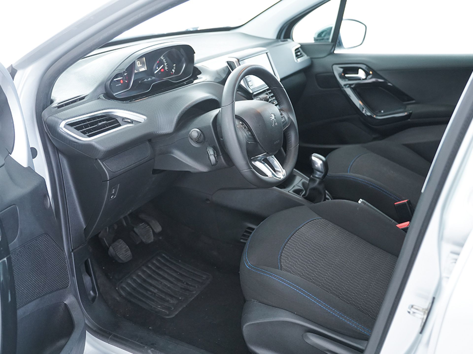 Peugeot 208 5P STYLE 1.2L PureTech 60KW (82CV)