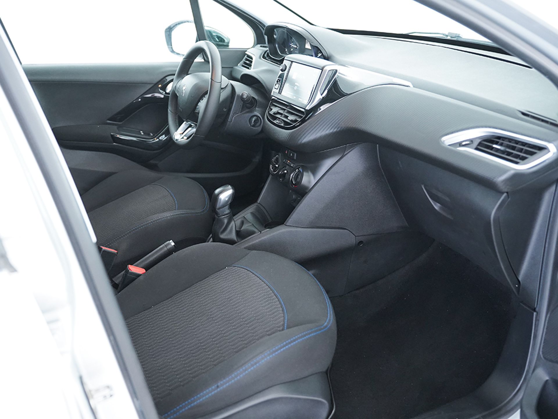 Peugeot 208 5P STYLE 1.2L PureTech 60KW (82CV)
