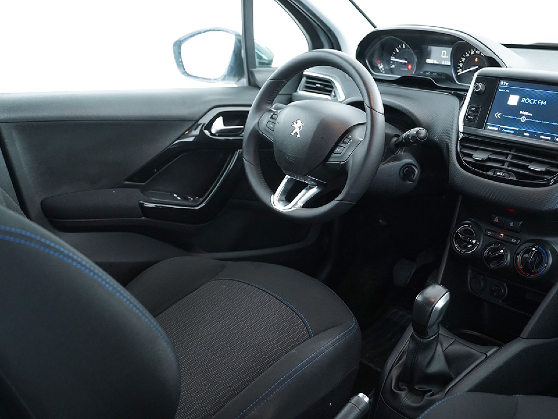 Peugeot 208 5P STYLE 1.2L PureTech 60KW (82CV)