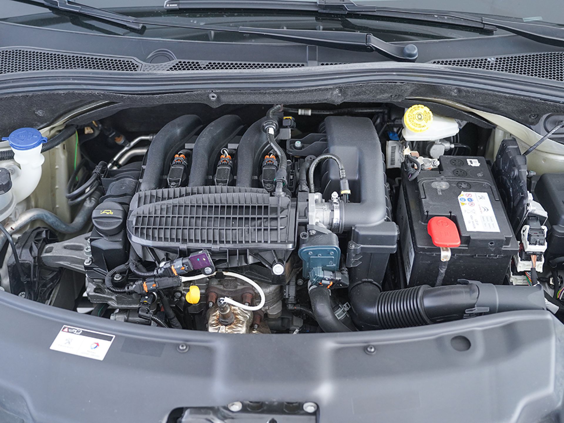 Peugeot 208 5P STYLE 1.2L PureTech 60KW (82CV)