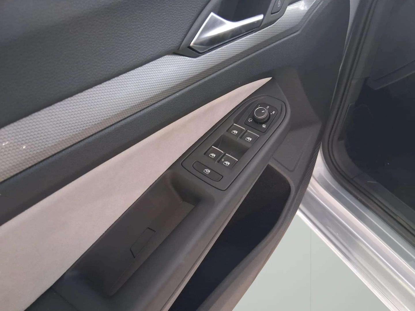 Volkswagen Golf 1.5 eTSI 115cv STYLE DSG Variant