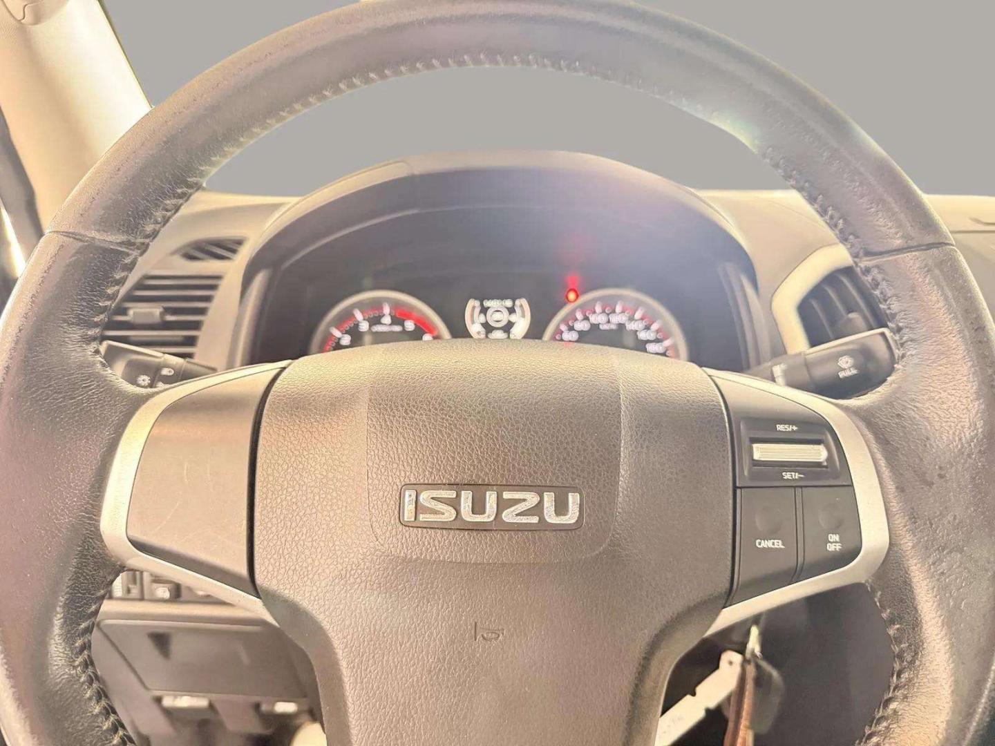Isuzu D-Max 1.9 CAB LONGA 4X4 LS