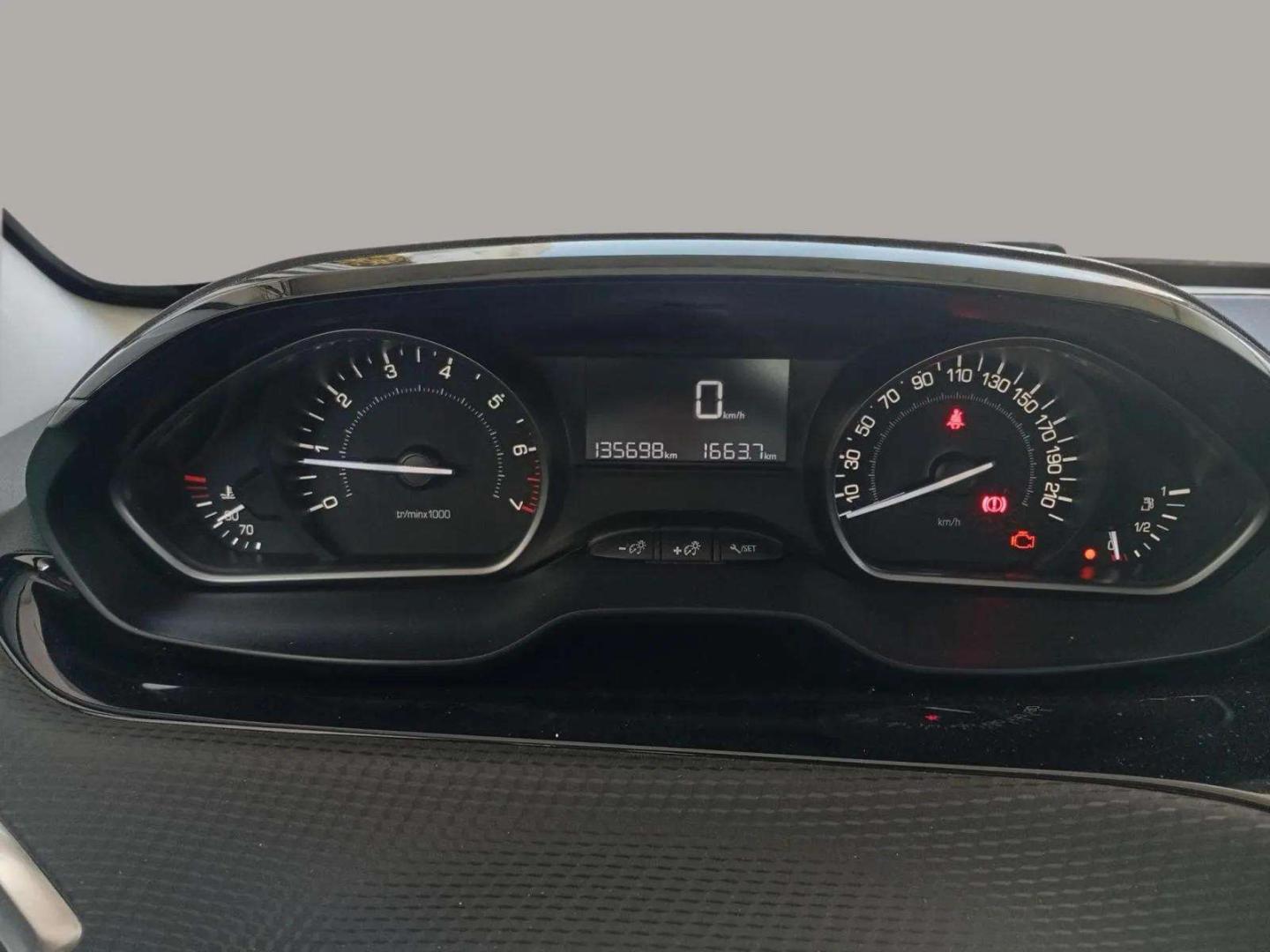 Peugeot 2008 Allure 1.2 PureTech 82 CVM5