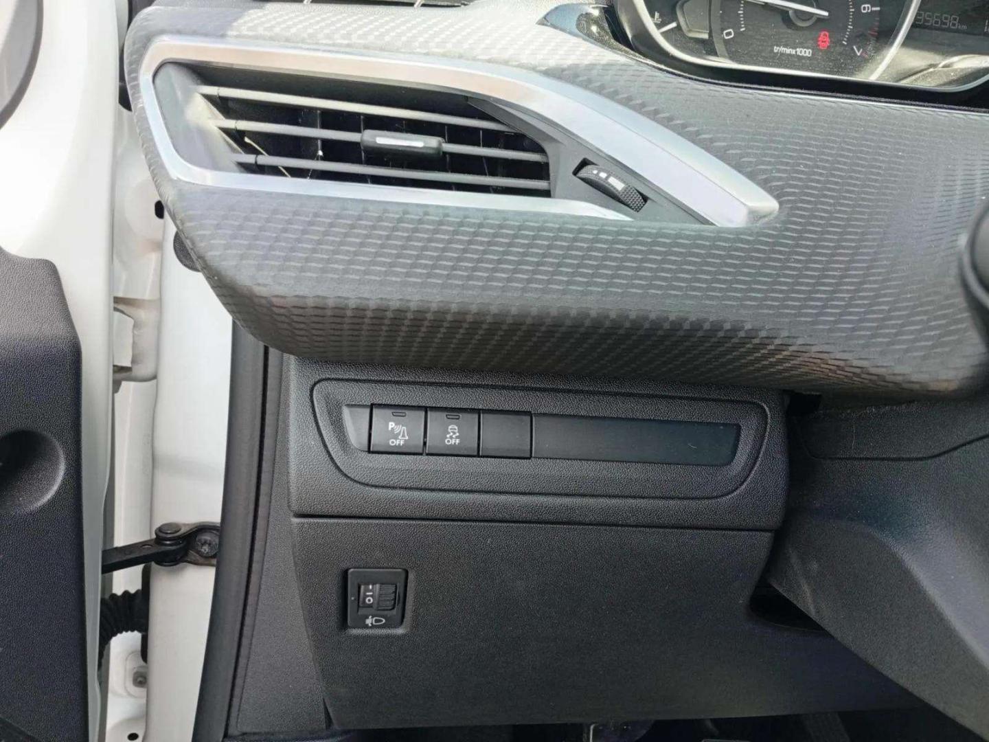 Peugeot 2008 Allure 1.2 PureTech 82 CVM5