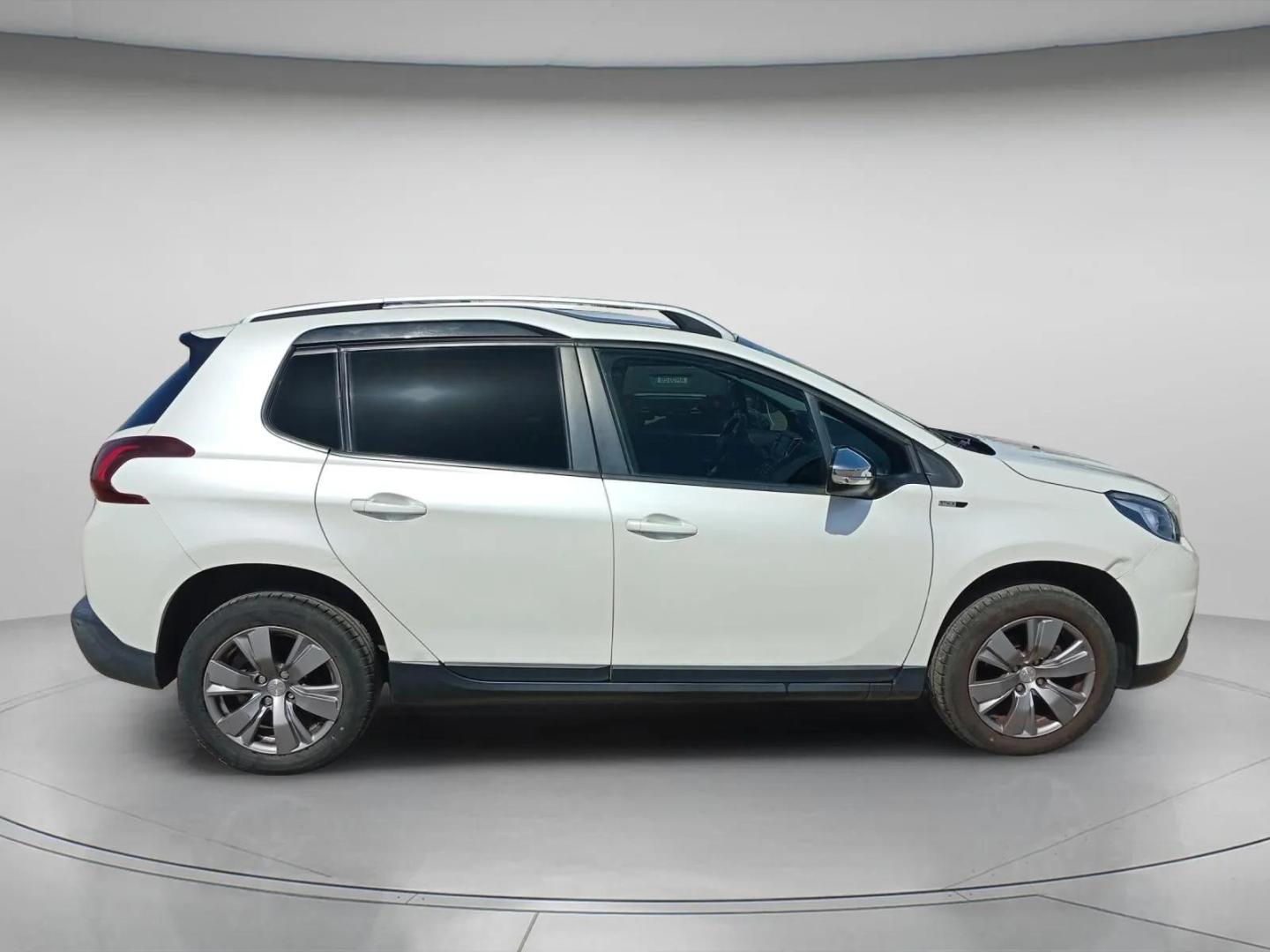 Peugeot 2008 Allure 1.2 PureTech 82 CVM5