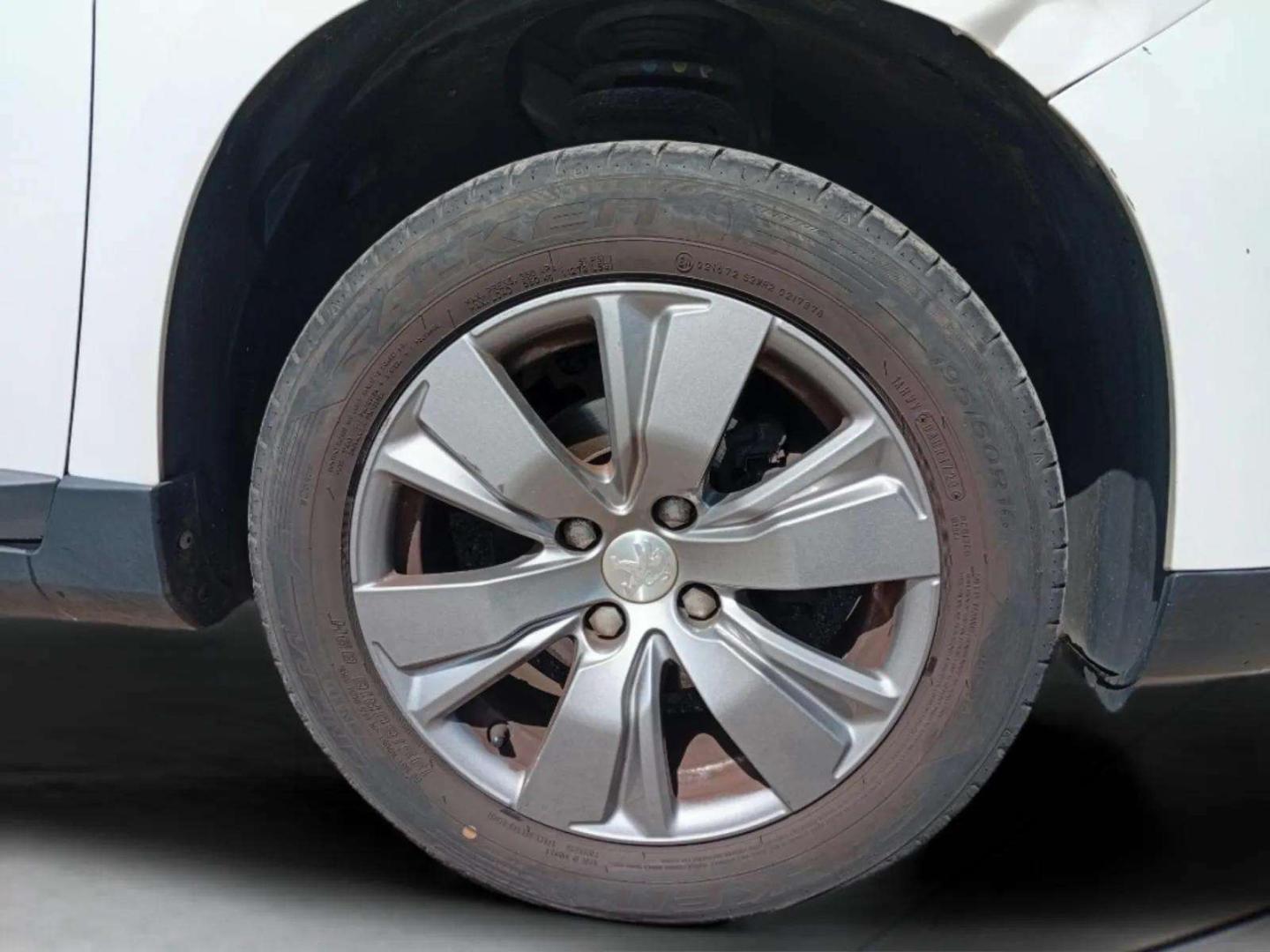 Peugeot 2008 Allure 1.2 PureTech 82 CVM5