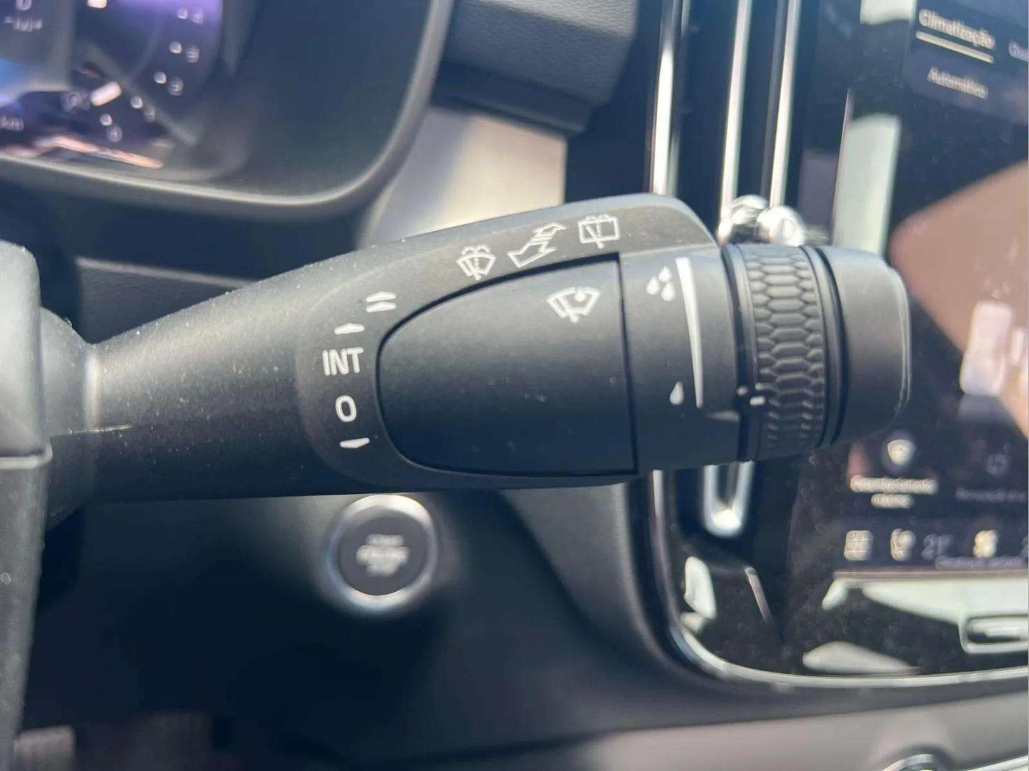 Volvo XC40 B3 163cv Plus Dark Auto