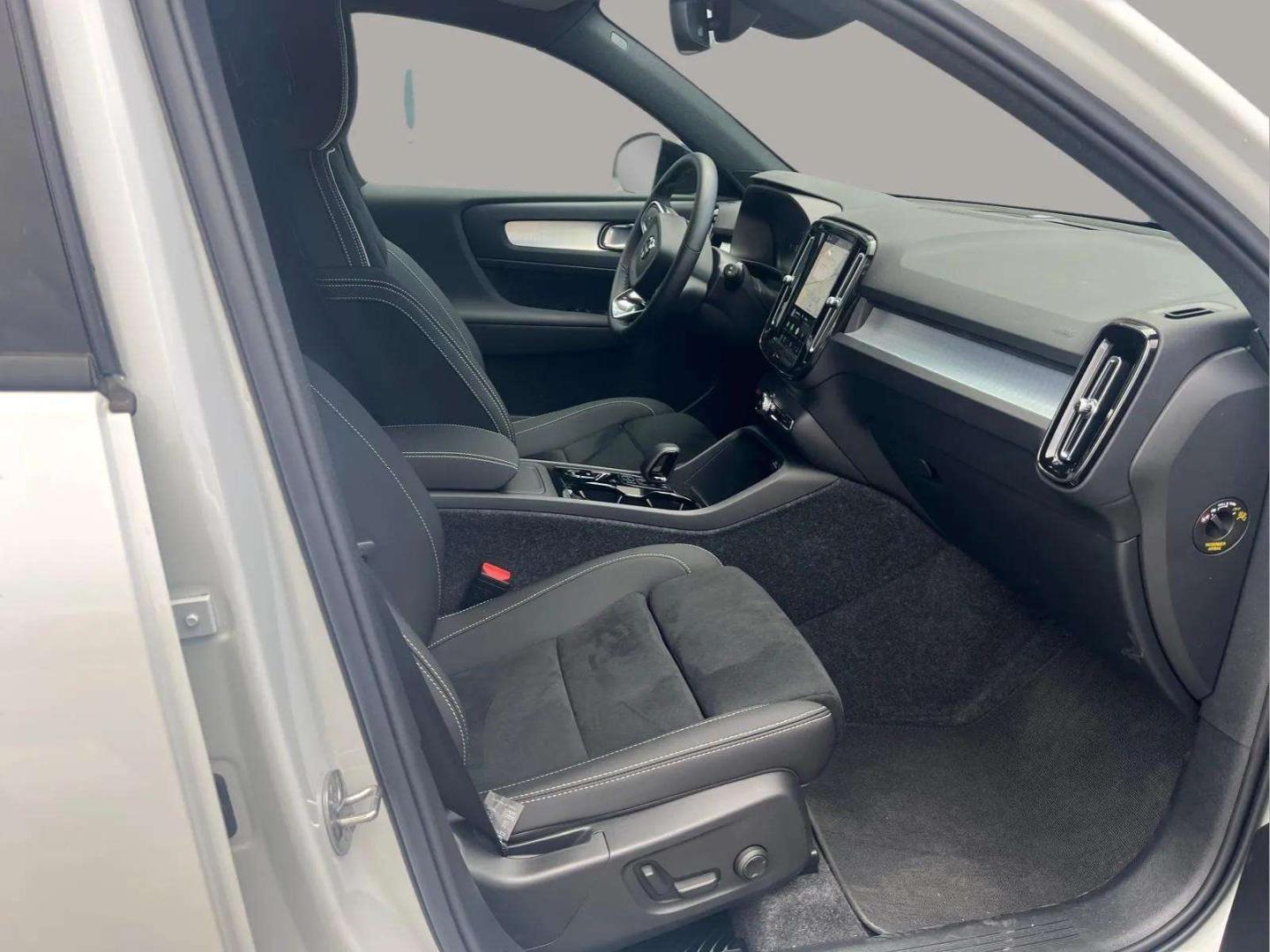 Volvo XC40 B3 163cv Plus Dark Auto