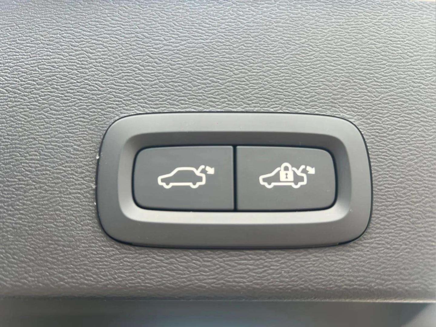 Volvo XC40 B3 163cv Plus Dark Auto