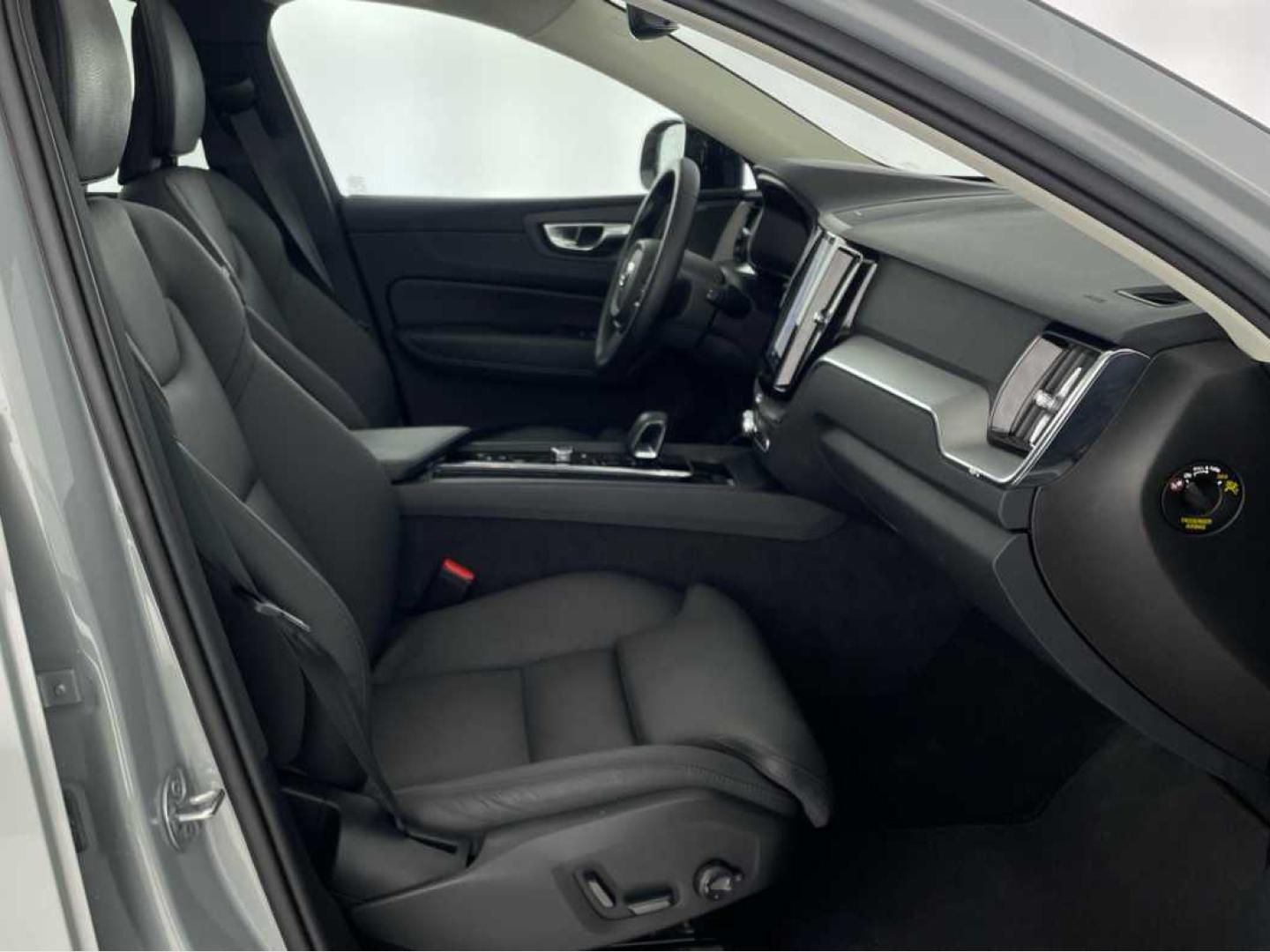 Volvo XC60 2.0 T6 350 AWD PHEV Plus Dark Auto