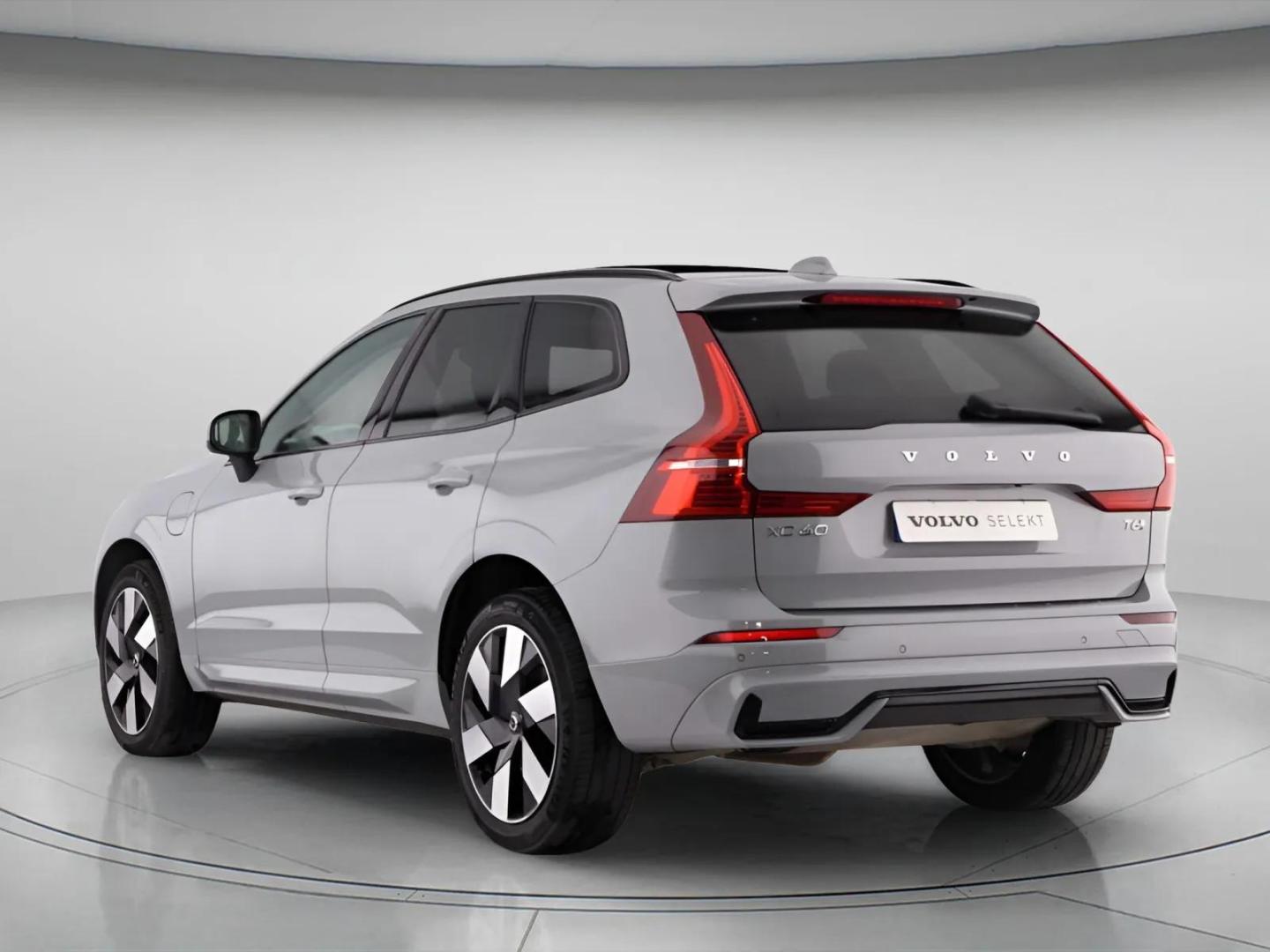 Volvo XC60 2.0 T6 350 AWD PHEV Plus Dark Auto