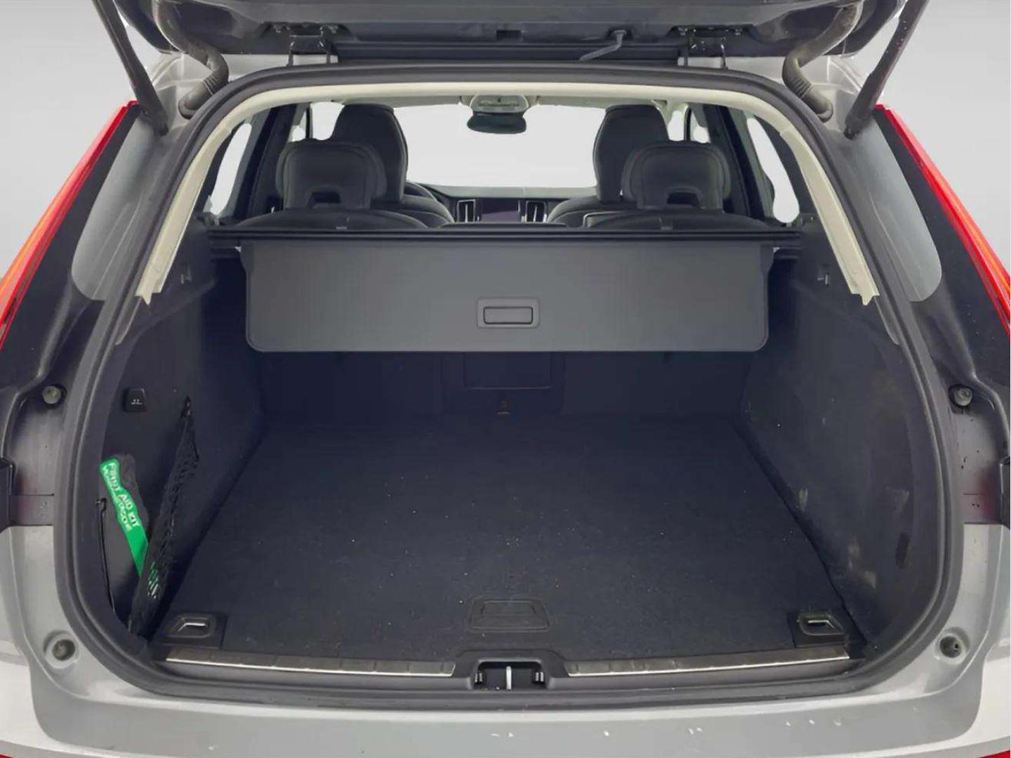 Volvo XC60 2.0 T6 350 AWD PHEV Plus Dark Auto