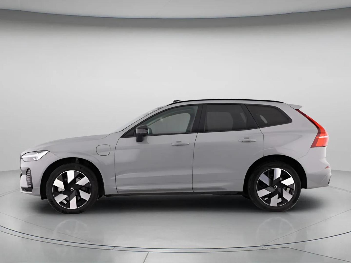 Volvo XC60 2.0 T6 350 AWD PHEV Plus Dark Auto