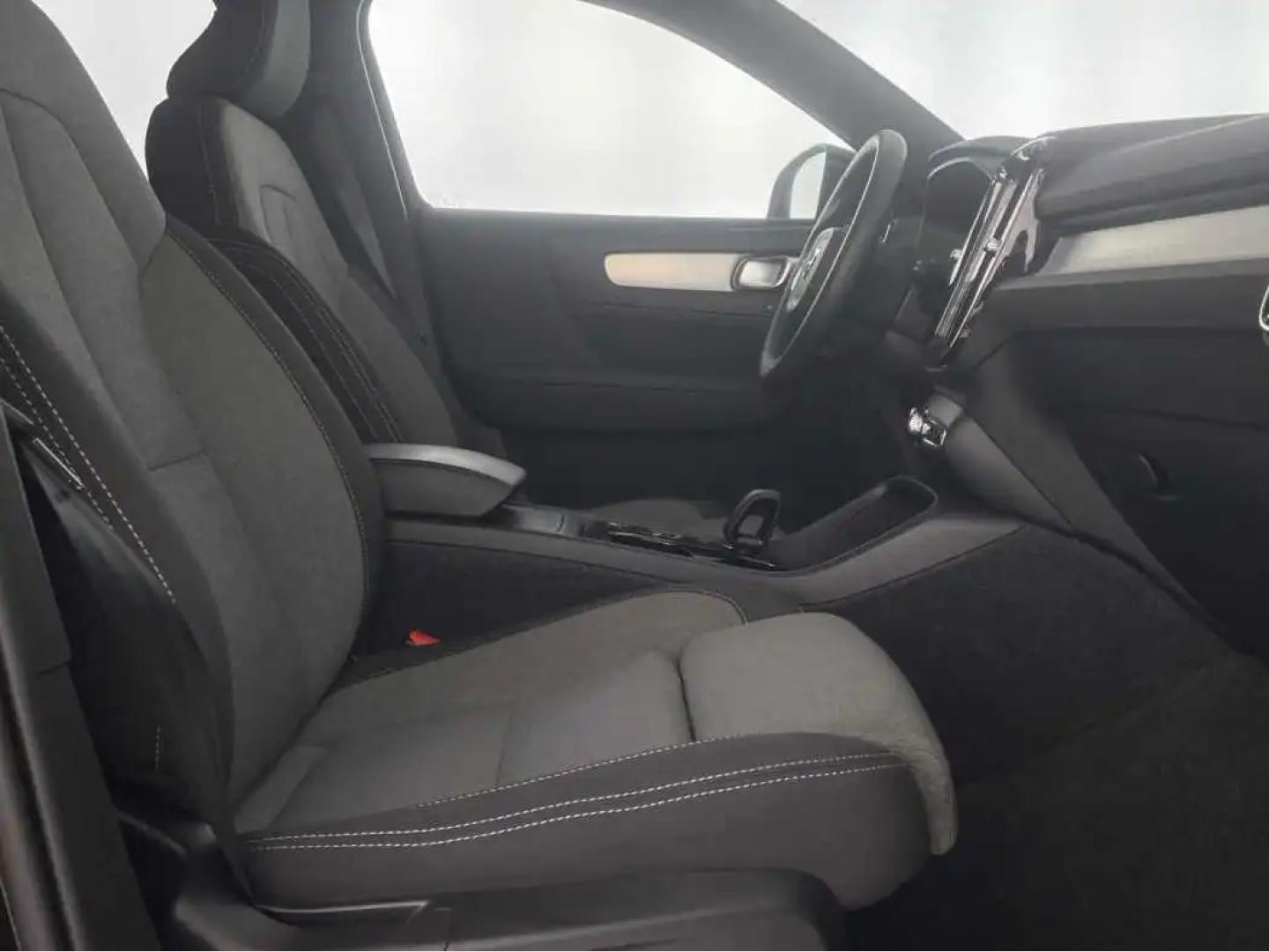 Volvo XC40 B3 163cv Plus Dark Auto