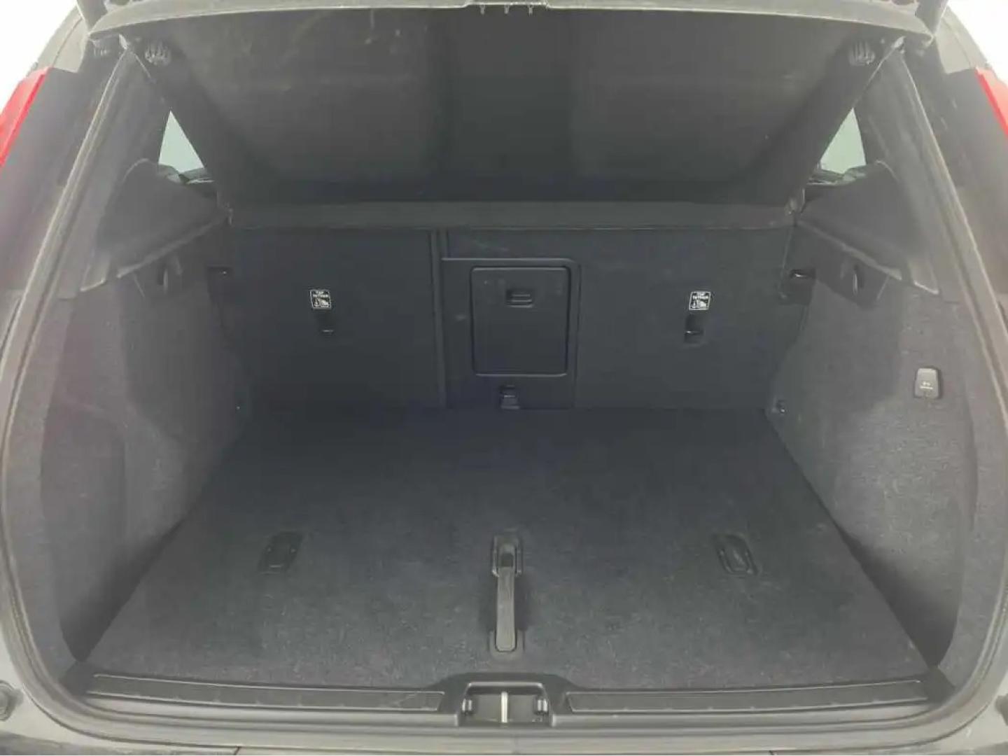 Volvo XC40 B3 163cv Plus Dark Auto